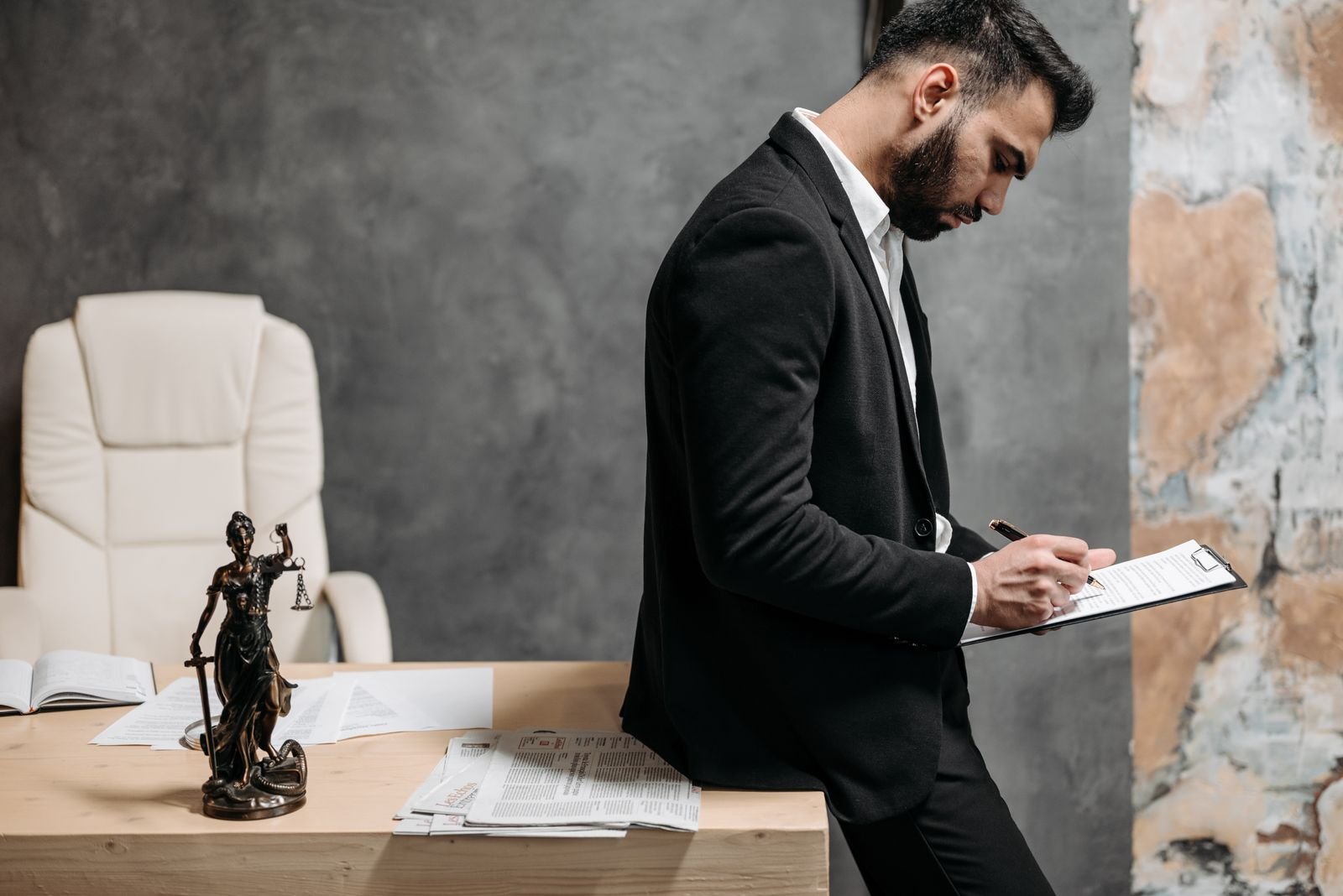 Contract Drafting & Review