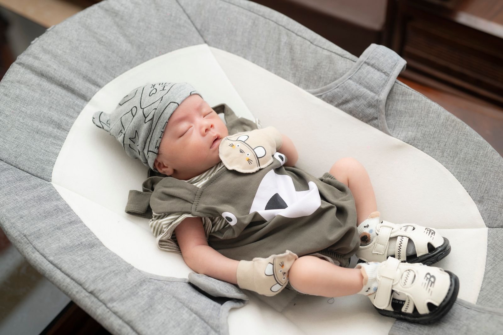 Global shipping and export logistics for baby rompers