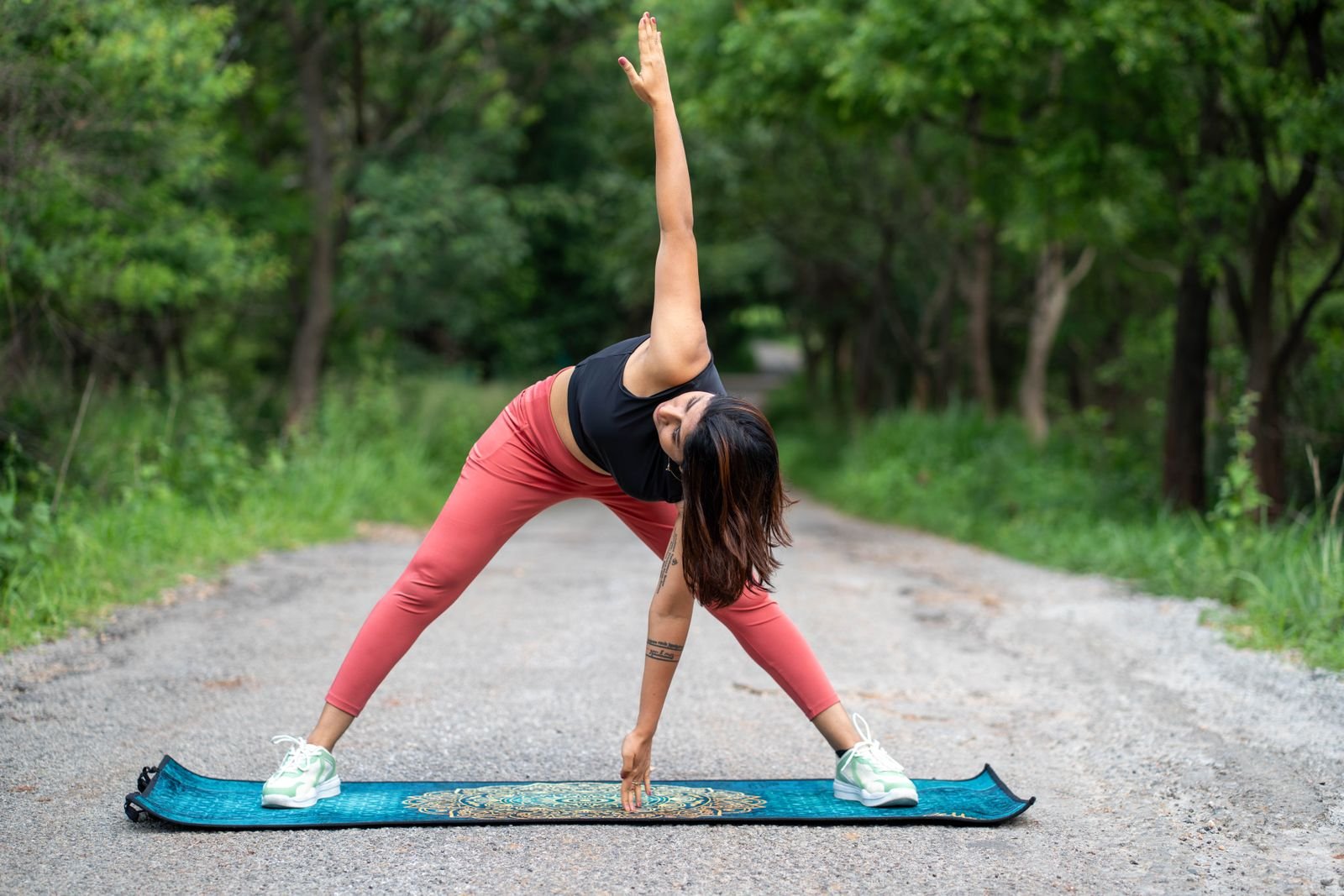 Wholesale bulk yoga pants supply and distribution