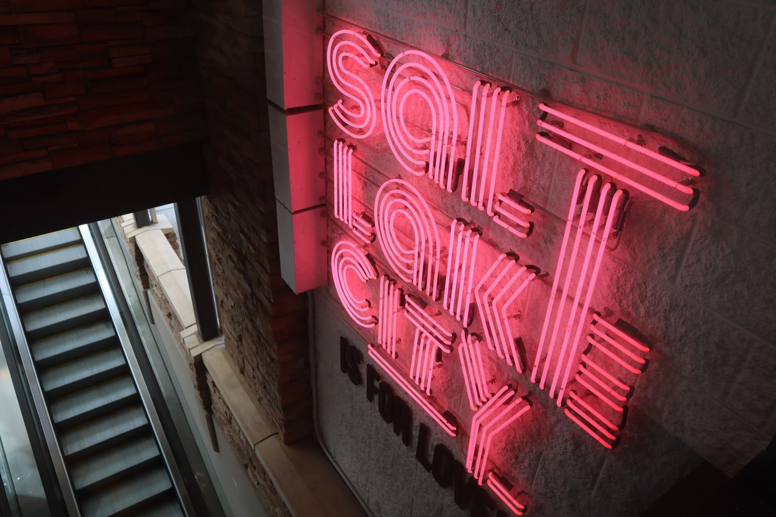 3D letter signage fabrication and installation
