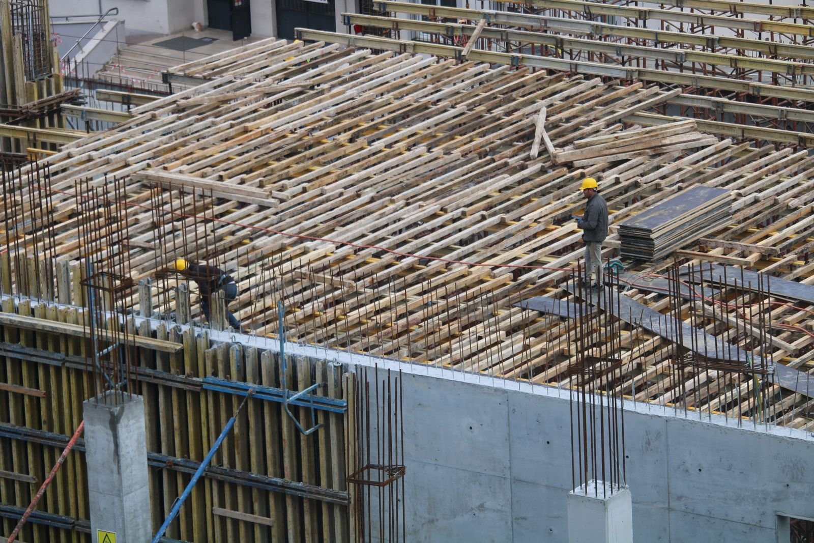 Construction schedule management and progress tracking