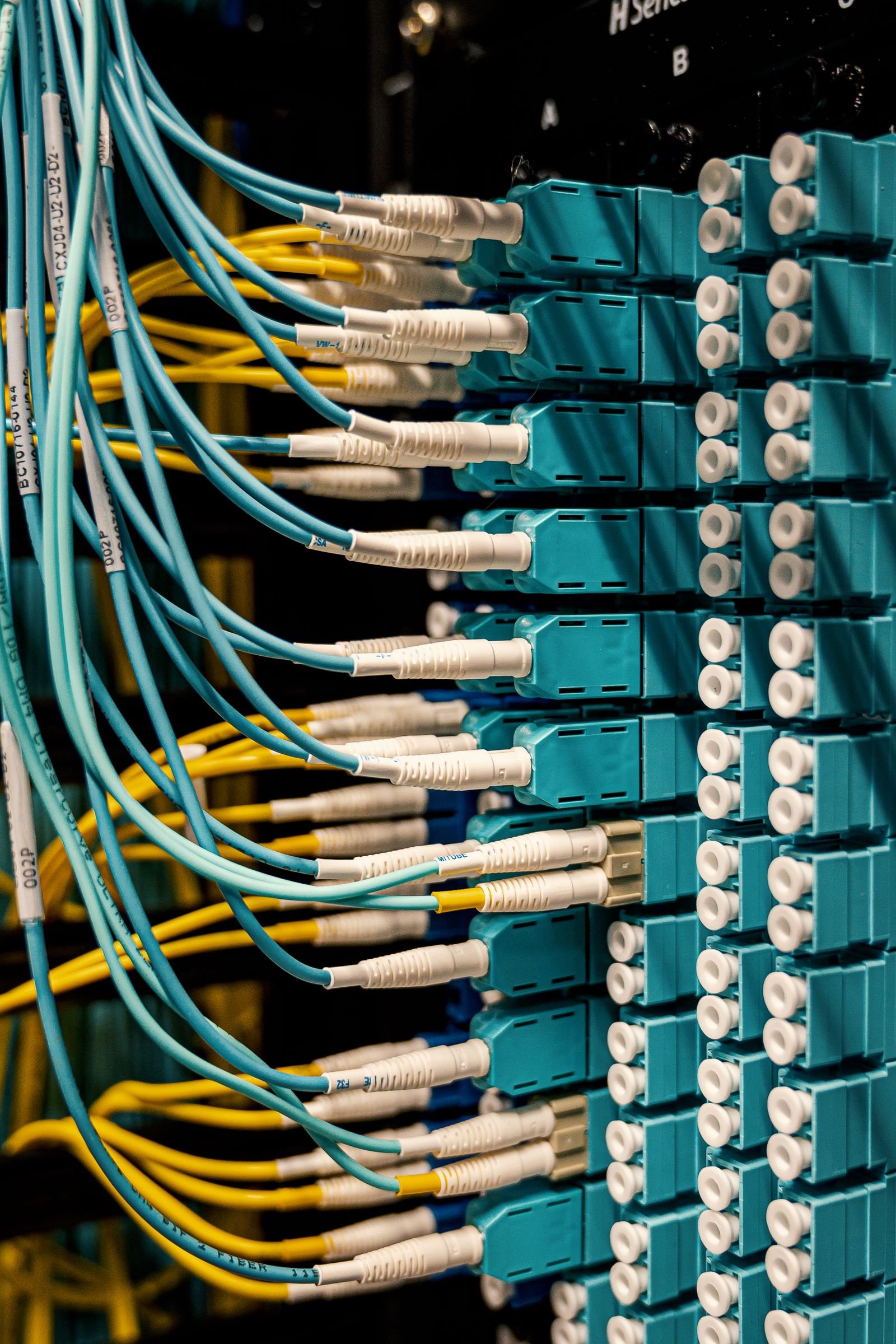 UPS power distribution and backup infrastructure for data centres