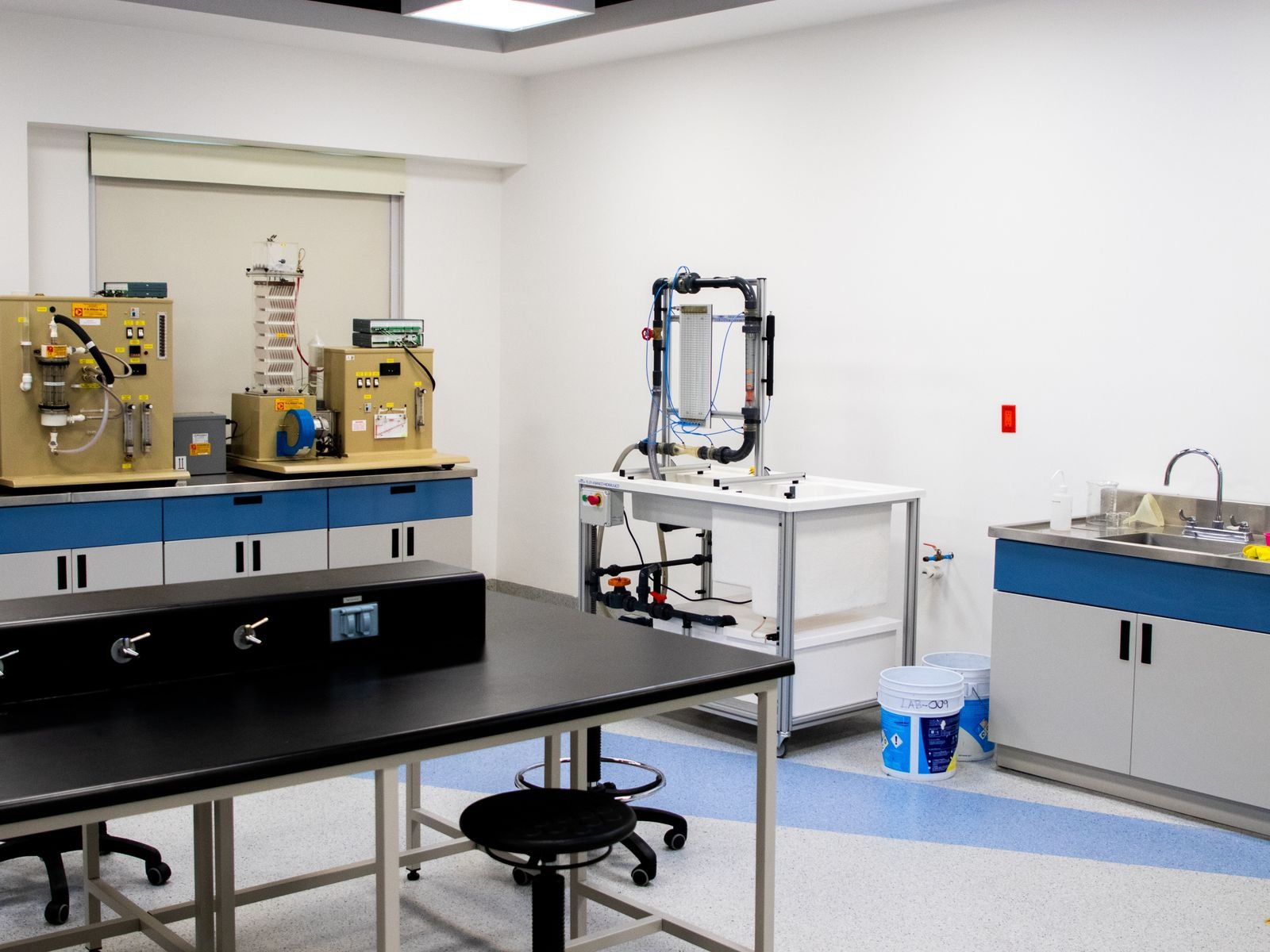 Modular laboratory furniture and workstations