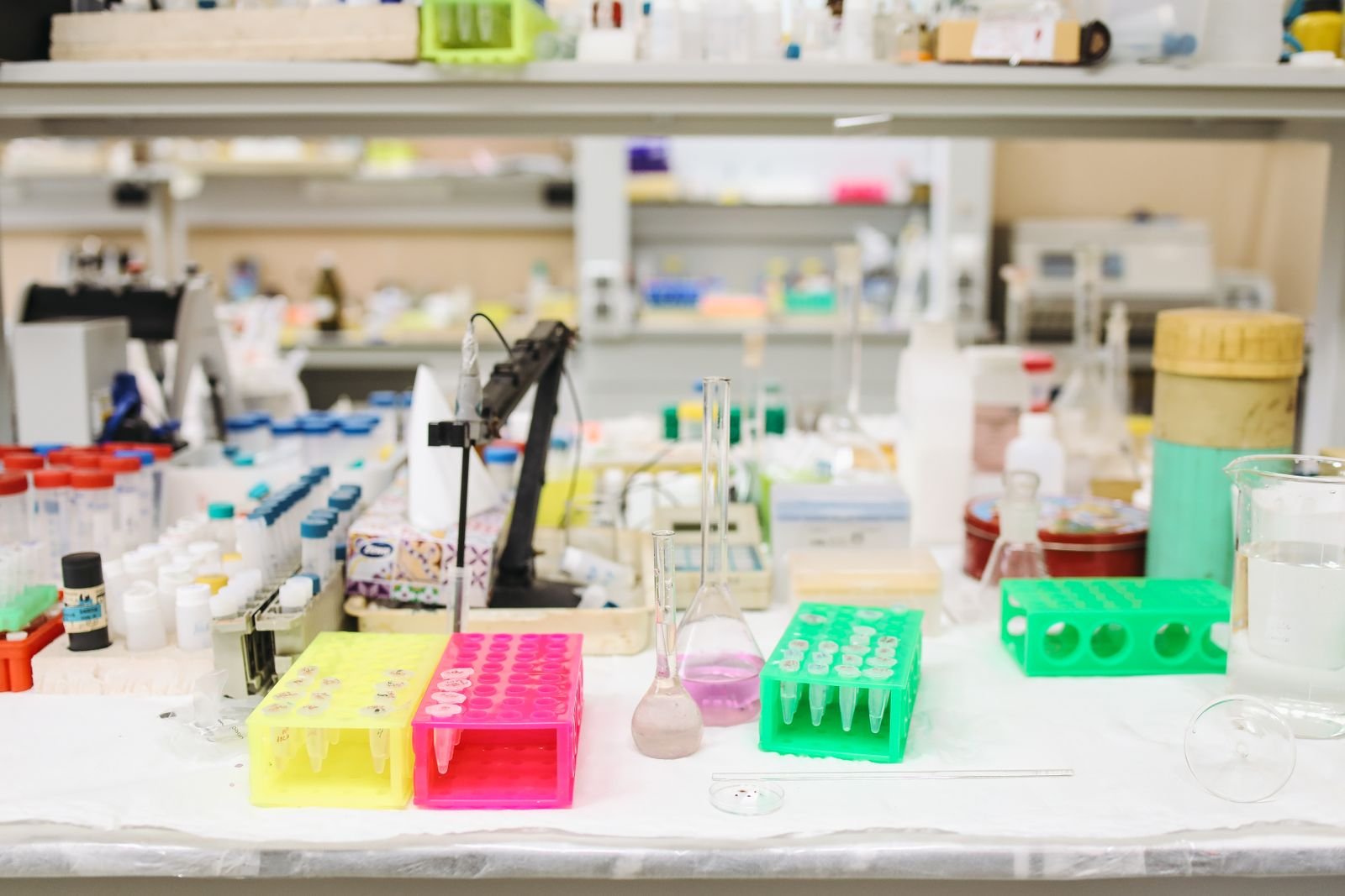 Chemical and biological safety laboratory interiors