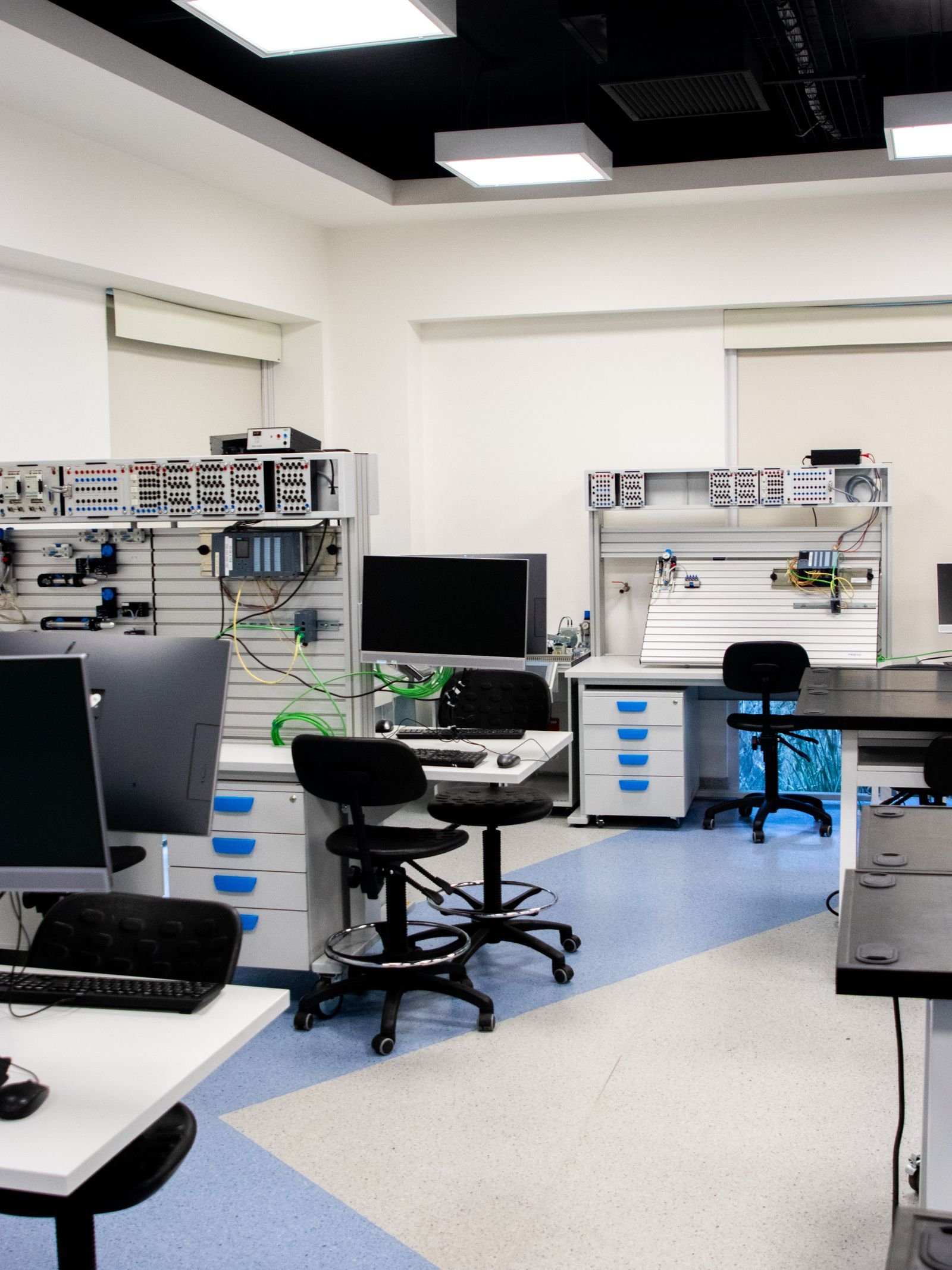 Analytical instrument laboratory layout design