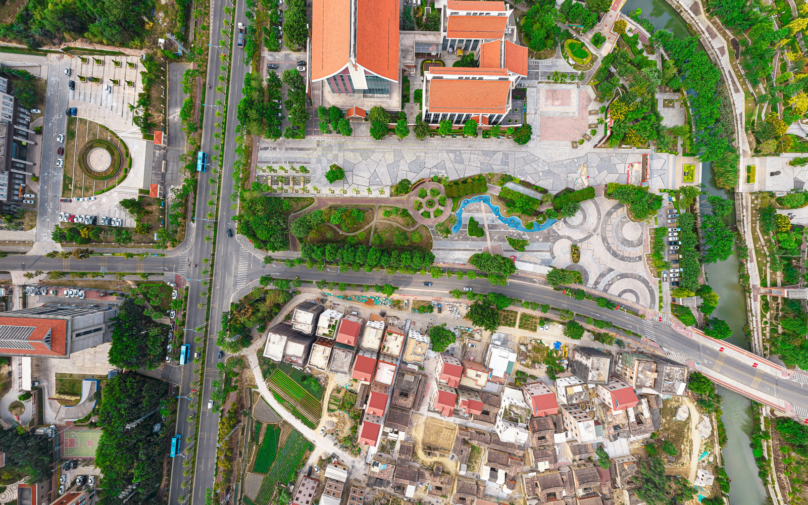 Waterfront promenade landscape architecture