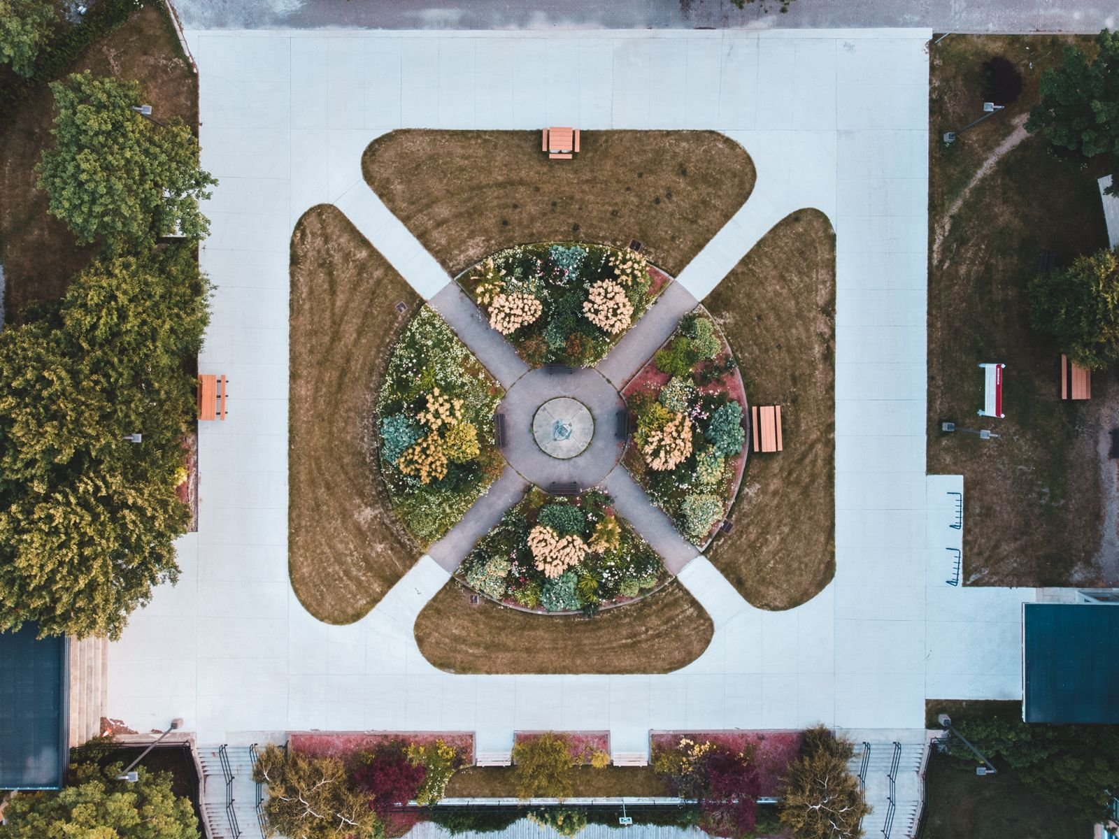 Civic garden and roundabout landscape design