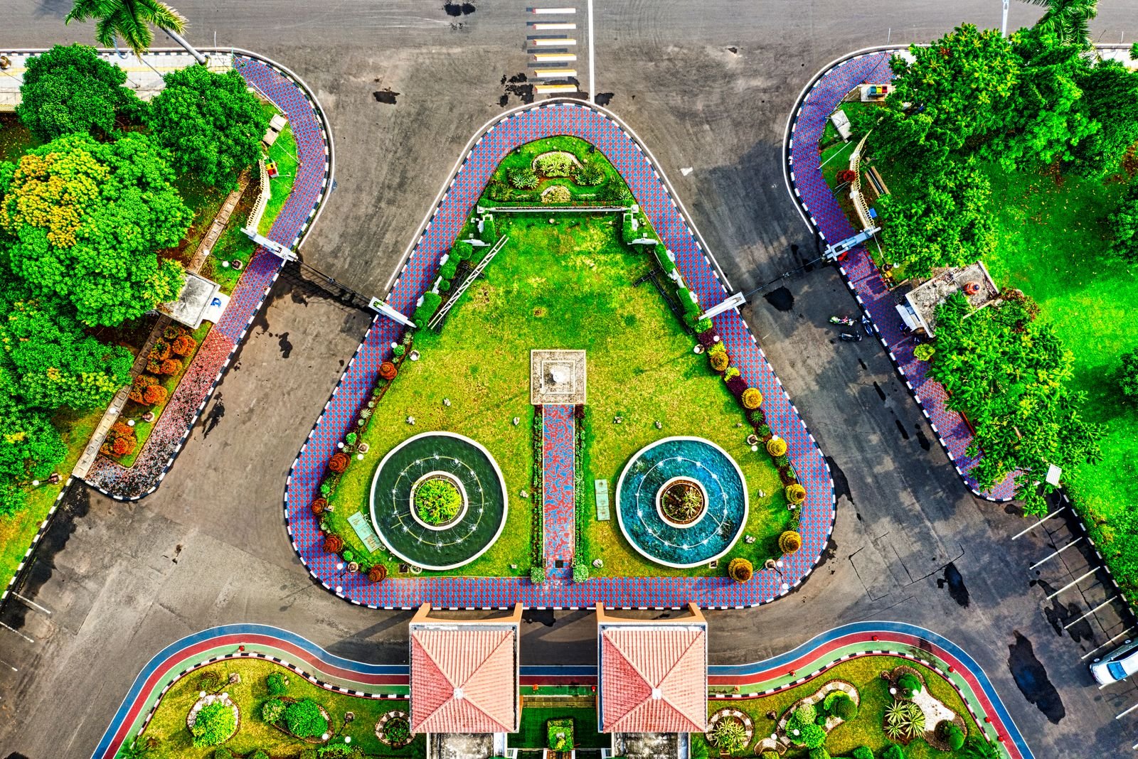 Commercial courtyard and plaza landscaping in Amravati