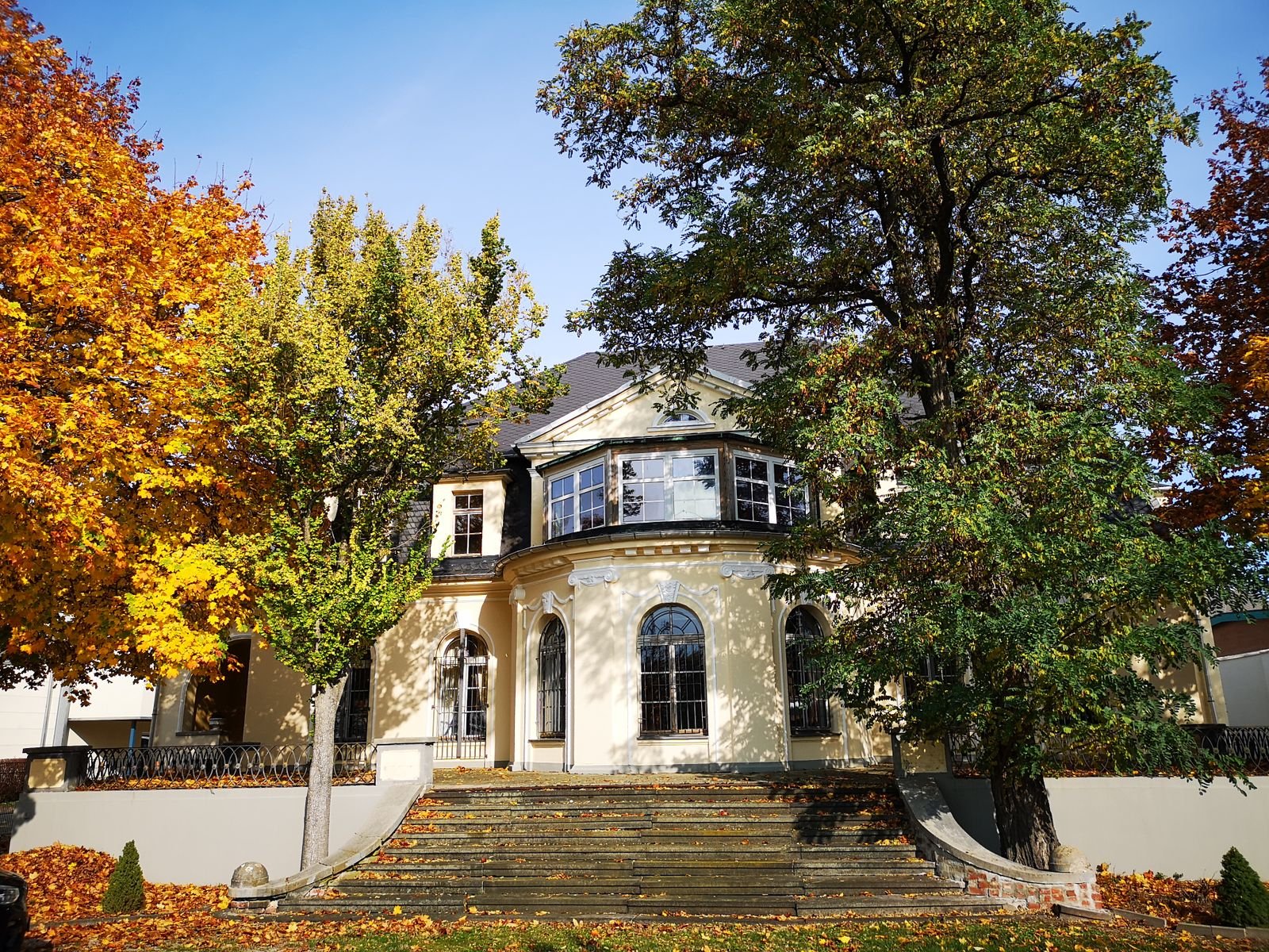 Villa landscape and courtyard design services