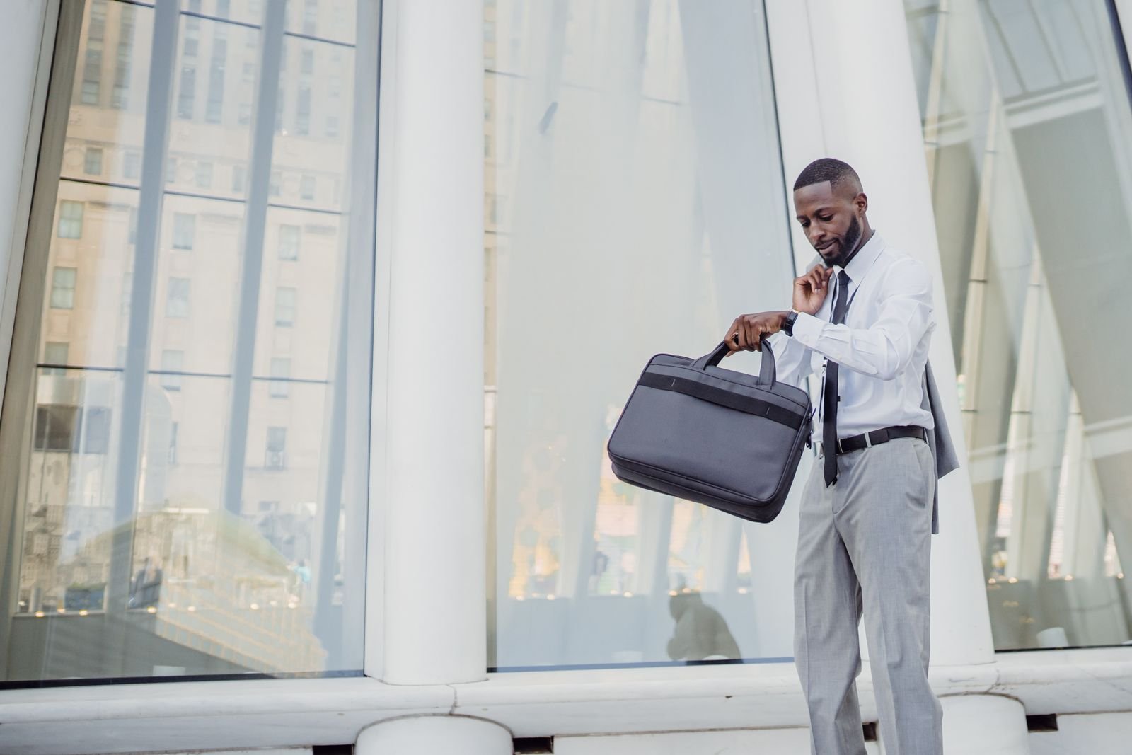Executive leather laptop messenger bag in Kakinada