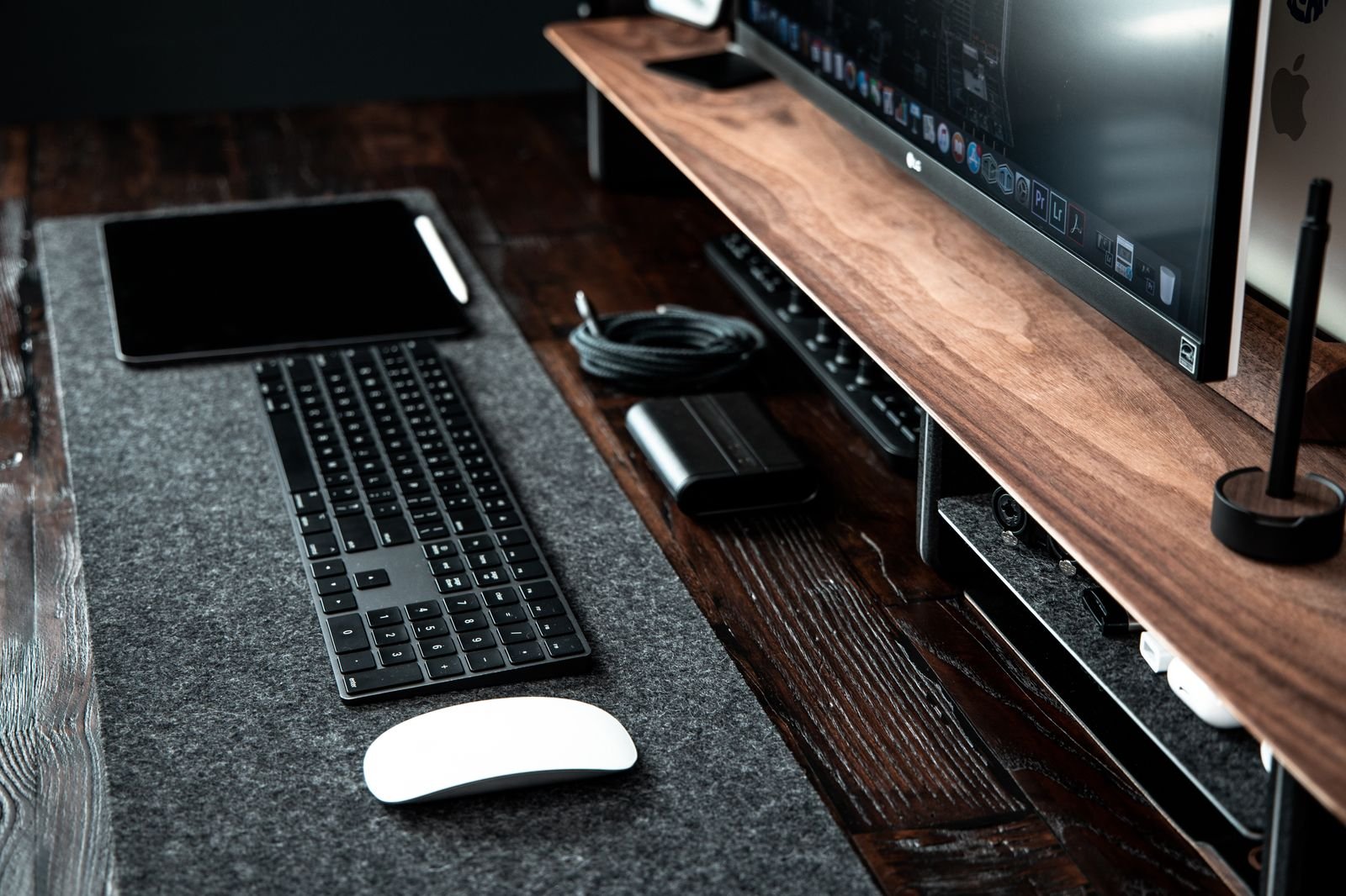 Gaming and professional monitors available in Bharatpur