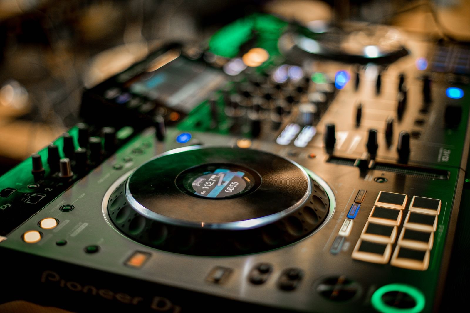 DJ controller and turntable hire in Vellore