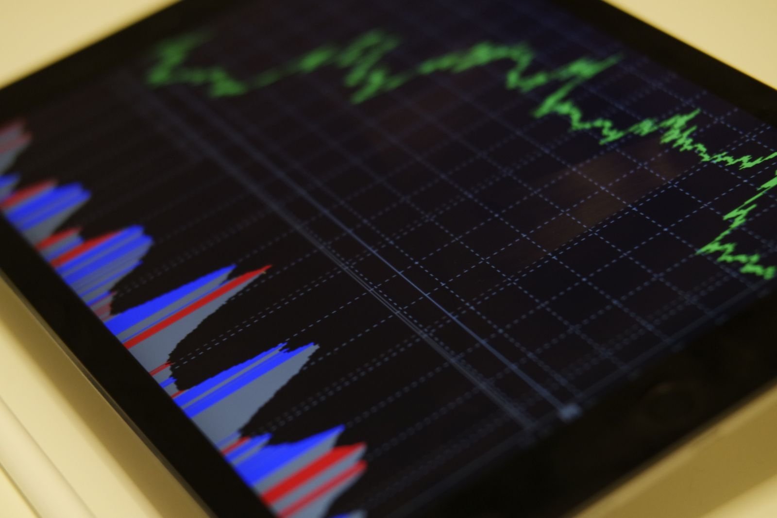 Market intelligence and competitor benchmarking analytics