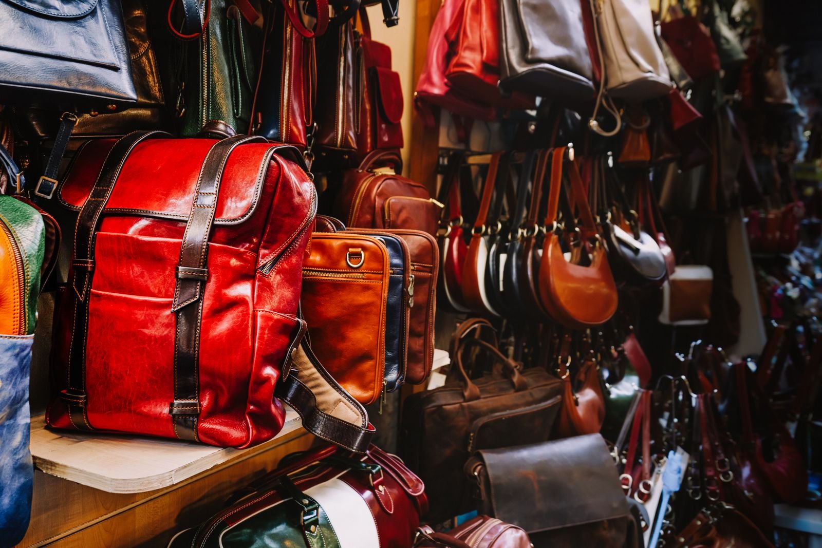Ladies leather handbags dealer in Latur