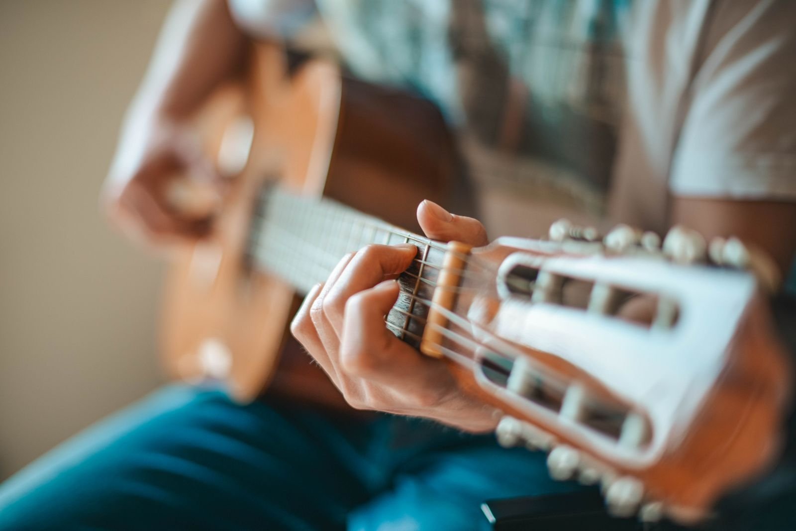 Beginner guitar foundation course in Bareilly